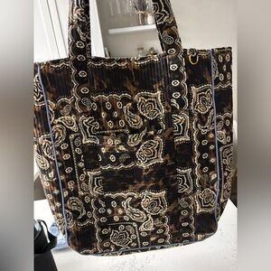 Aerie tote with cosmetic bag